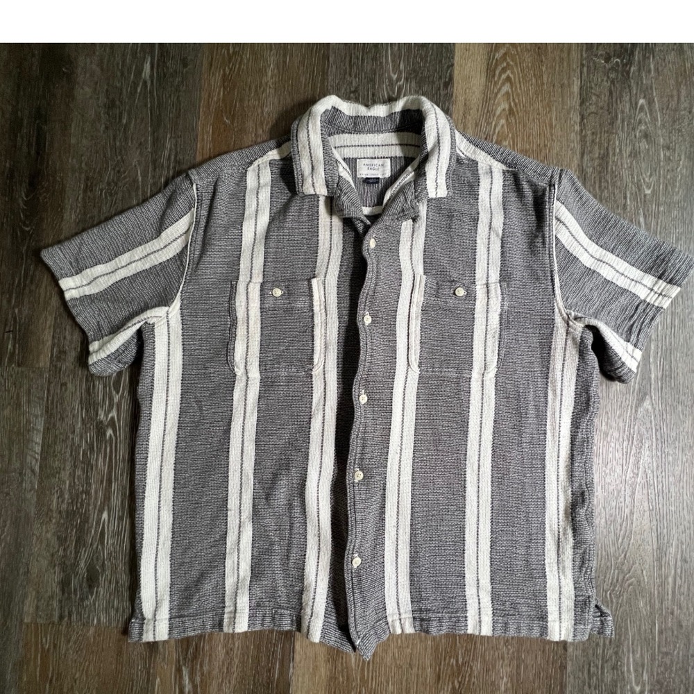 American Eagle Button Up Shirt Mens Large Gray White Striped Textured Camp Pock